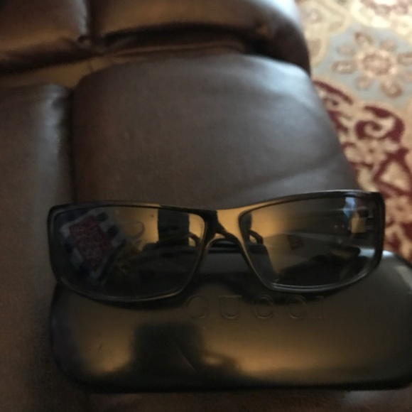 Gucci ladies sunglasses and case - Picture 2 of 8